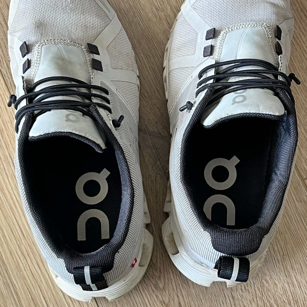 On Cloud Women’s Gray Water Proof Athletic Shoes - Picture 4 of 6